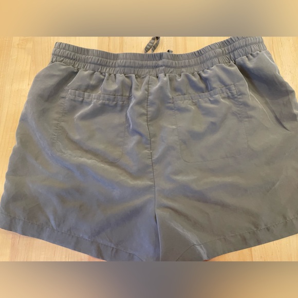 Kenneth Cole pull on shorts - Picture 3 of 5